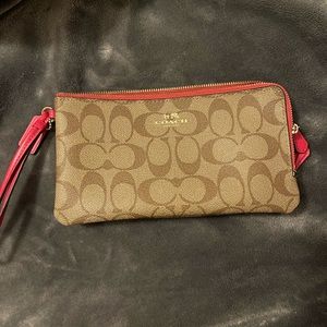 Flawless COACH wristlet!